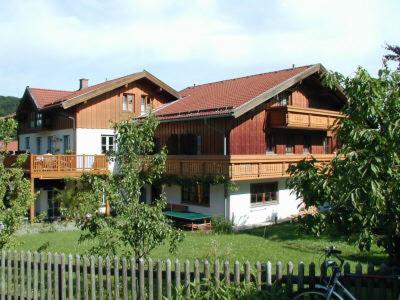 Gaestehaus Alpin - Inkl. Chiemgau-Karte Bergen  Luaran gambar